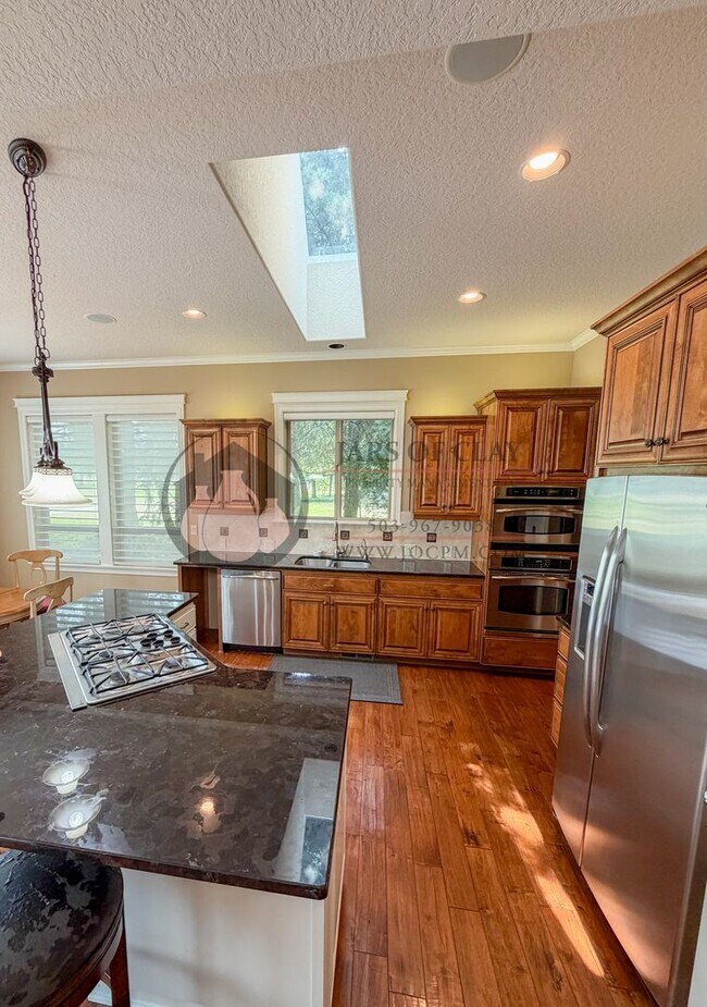 Building Photo - Luxurious Woodburn Residence | Main-Floor Primary Suite & Butler's Pantry