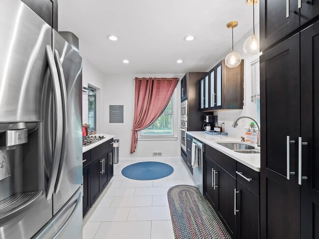 Building Photo - 3815 Ellendale Rd