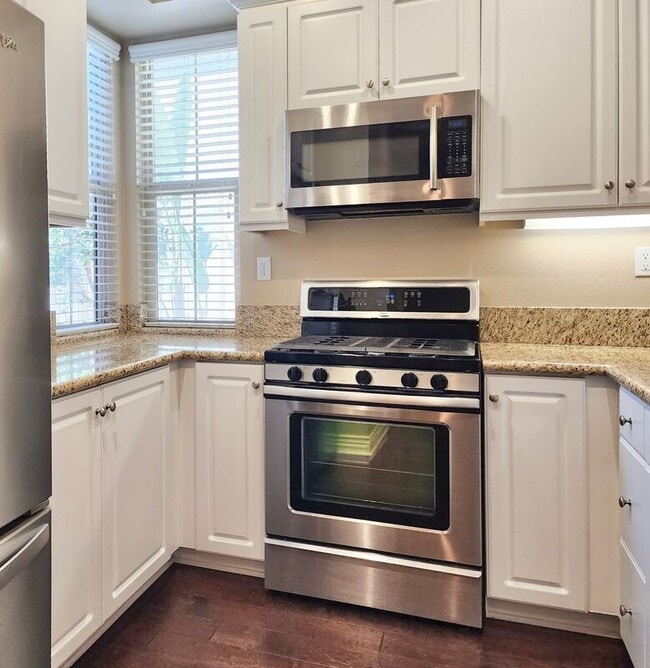 Building Photo - 112 Hedge Bloom