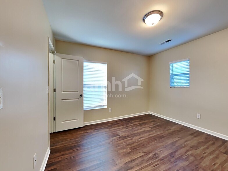 Building Photo - 303 Duck Pond Ln