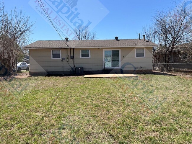 Building Photo - Cute Home Available!