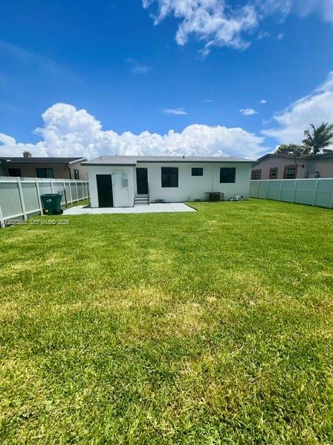 Building Photo - 12020 W Golf Dr
