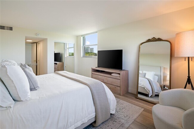 Building Photo - 210 Seaview Dr