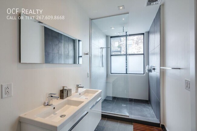 Building Photo - 240 N 2nd St