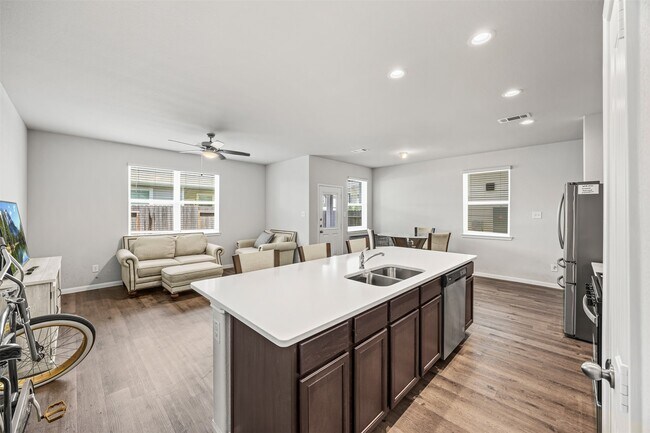Building Photo - 3919 Faletti Dr