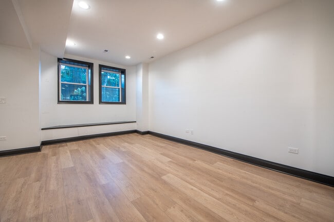 Building Photo - 28 N Throop St