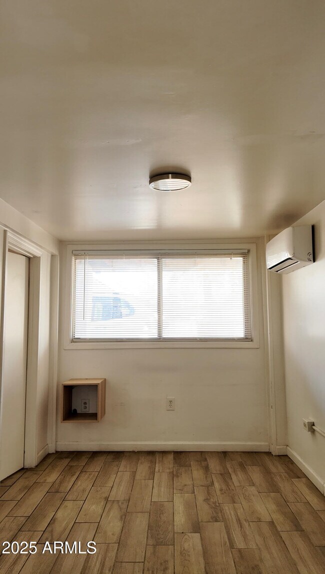 Building Photo - 1429 E Osborn Rd