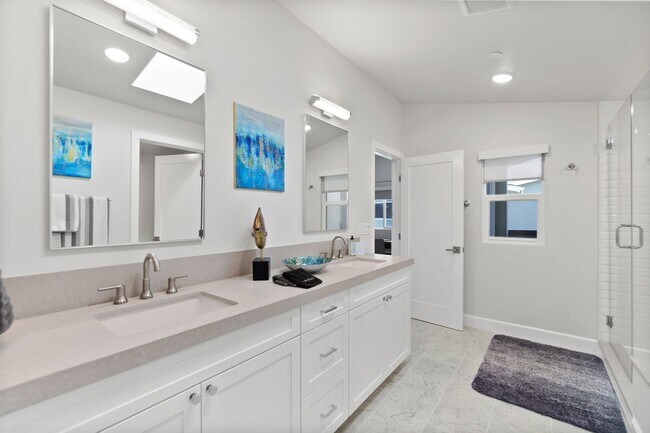 Building Photo - Available February! Upscale Carlsbad Townhome - 2 Blocks to the beach