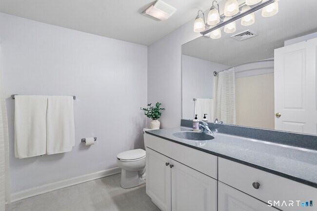 Building Photo - 3250 Fairfield Ave