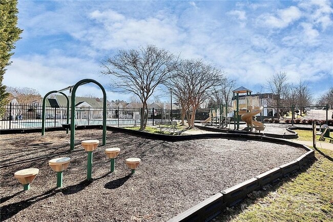 Building Photo - 9563 Glenashley Dr