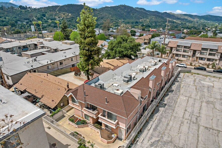 Building Photo - 10128 Hillhaven Ave