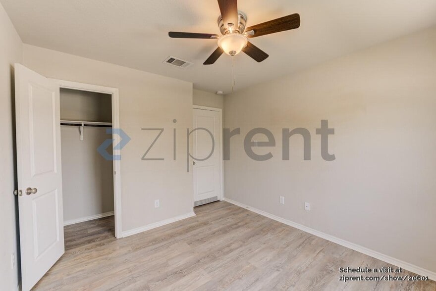 Building Photo - 9811 Marbach Brk