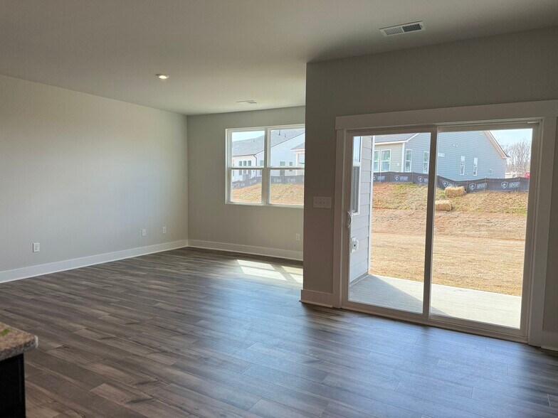 Building Photo - 9637 Munsing Dr