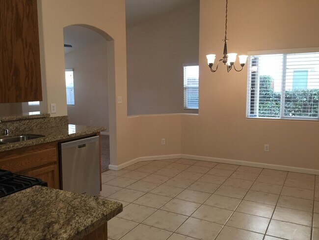 Building Photo - Beautiful 3 Bed 2 Bath in Riverlakes Community - Northwest Bakersfield- $2,350 Rent