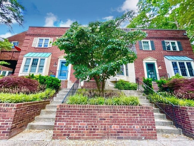 Building Photo - Welcome to DC Living!