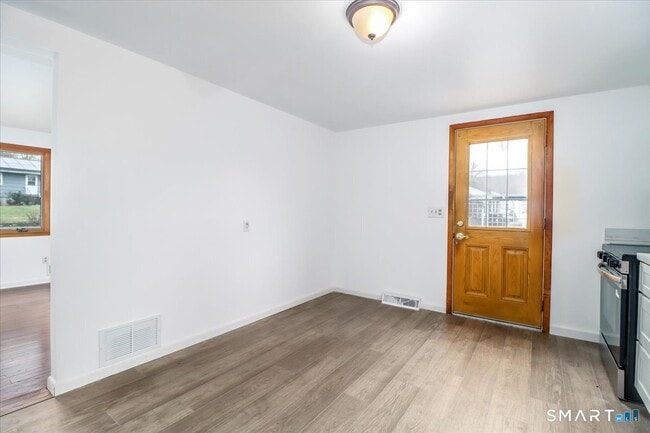 Building Photo - 10 Bonnybrook Dr