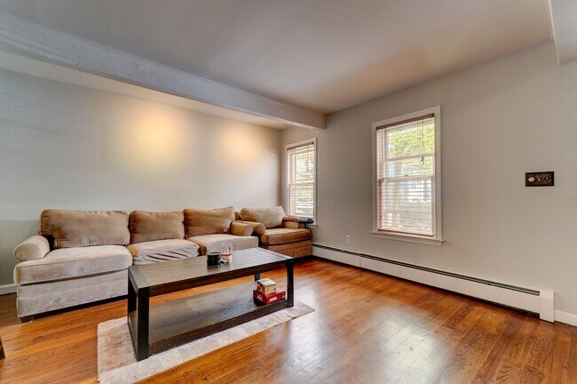 Building Photo - Charming East Rock Single Family