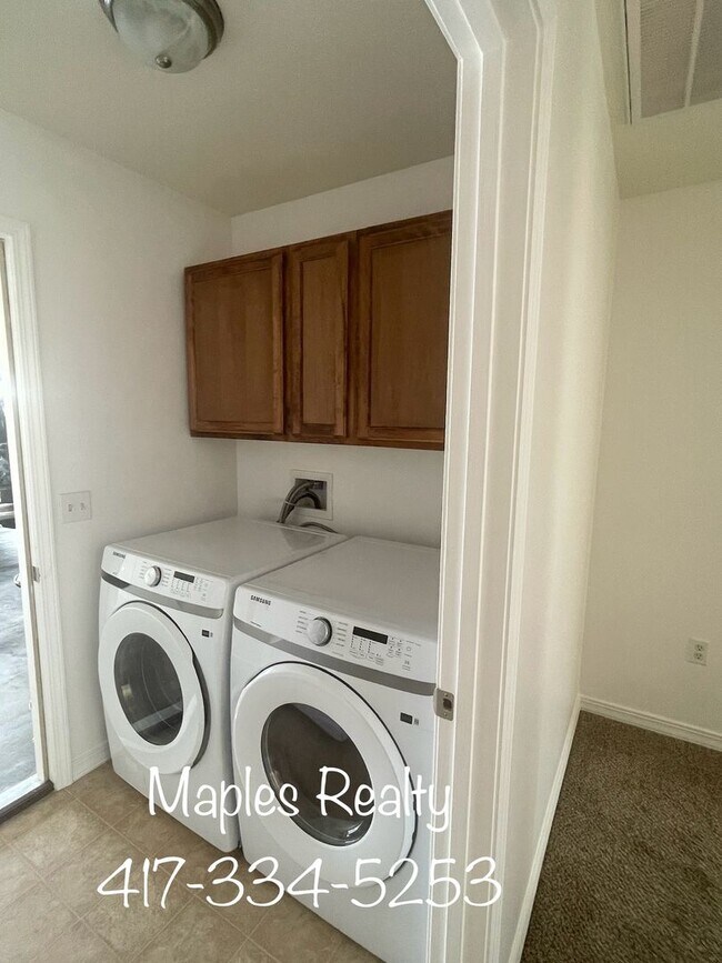 Building Photo - 3 Bedroom, 2 Bath Home for RENT in Hollister, MO