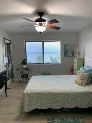 Building Photo - 1500 Park Beach Cir