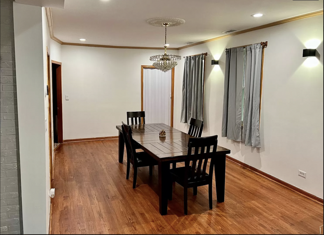 Primary Photo - 3 bedroom in Chicago IL 60622