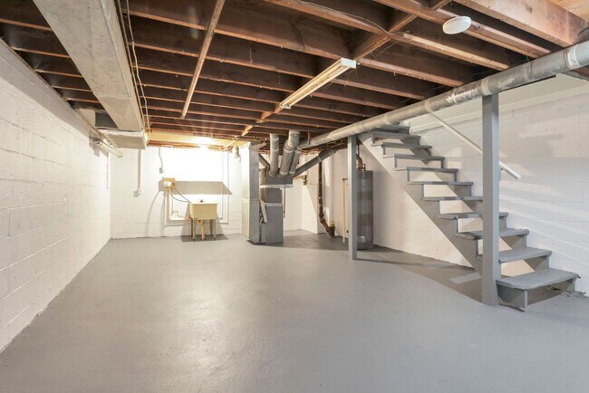 Building Photo - 898-900 Racine Ave