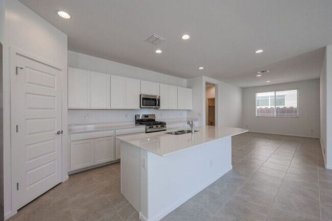 Building Photo - Alamar Living, 4 Bed, 3 Bath Rental!