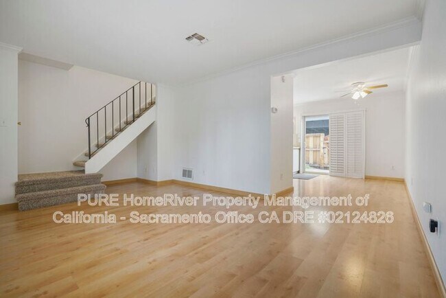 Building Photo - 8811 Salmon Falls Dr