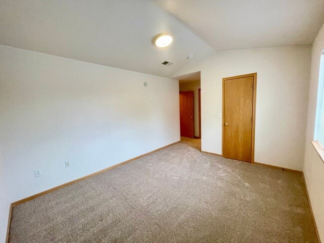 Building Photo - 2 Bed, 2 Bath Condo Near CSU!
