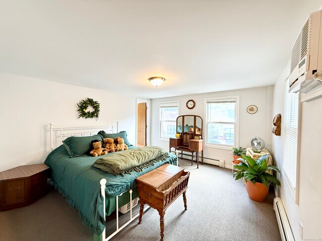 Building Photo - 139 Bradley St