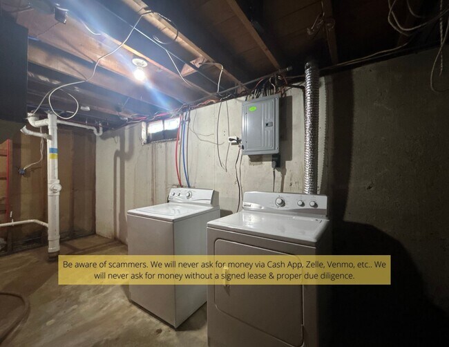 Building Photo - 1412 Broadlawns Ln