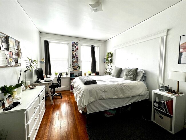 Building Photo - 144 Coolidge St