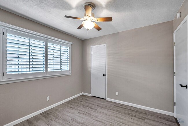 Building Photo - 1800 W 23rd St