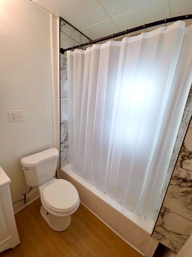 Building Photo - 4014 Cypress Ave