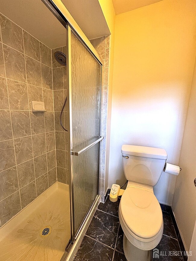 Building Photo - 4 Pond View Dr