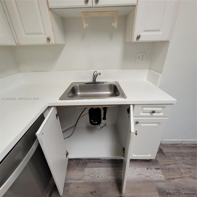 Building Photo - 5100 SW 41st St