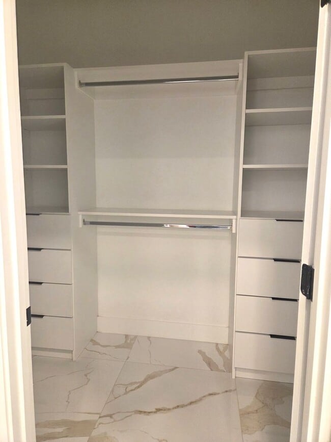 Building Photo - 4/2 in Villa Pass