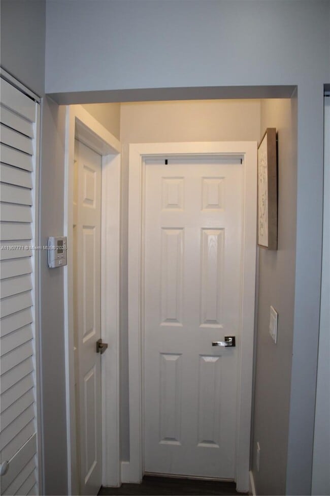 Building Photo - 1016 State St