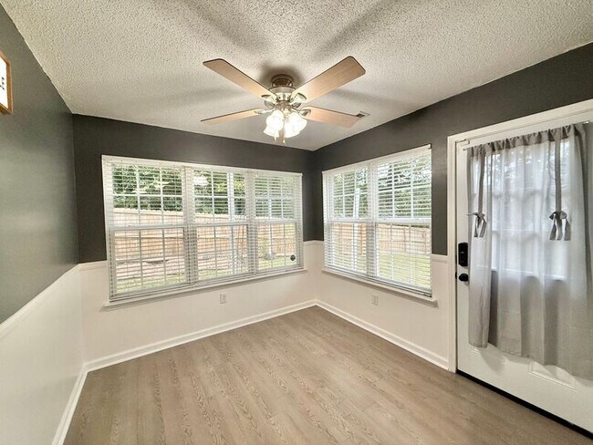 Building Photo - 4205 Brookvalley Dr