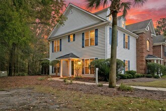 Building Photo - 3 Bedroom, 2.5 Bathroom Townhome in Ellington Woods - Mt Pleasant