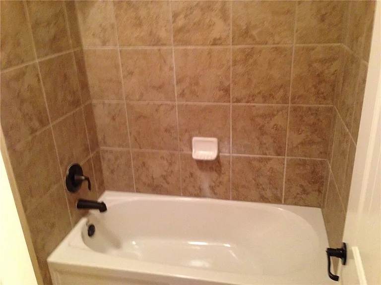 Building Photo - 1921 Autumn Run Ln