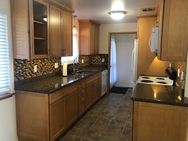 Building Photo - 1405 NW Clifford St