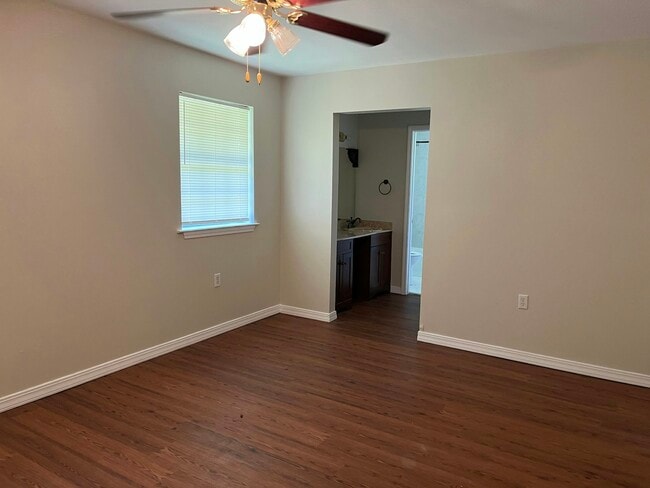 Building Photo - 315 Woodcrest Dr