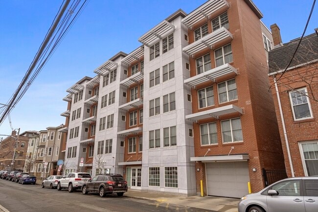 Building Photo - 70 S Bremen St