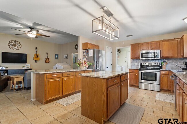 Building Photo - 308 Willow Rd