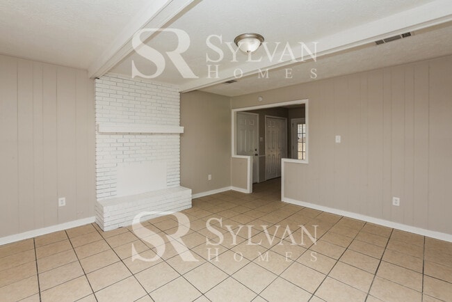 Building Photo - Enjoy one-level living in this 3 bedroom, 2 bathroom ranch-style home