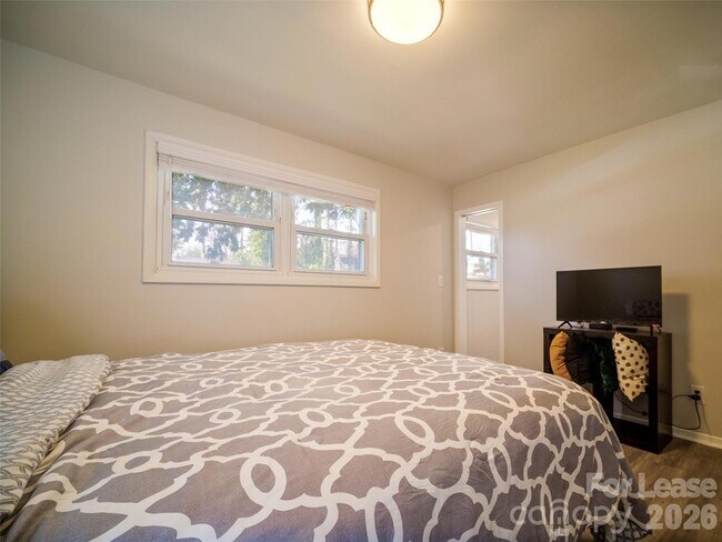 Building Photo - 2515 Thornton Rd