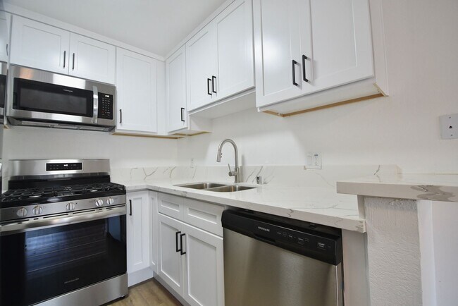 Building Photo - 7032 Remmet Ave