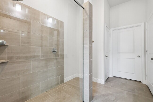 Building Photo - 1332 Square foot townhome in a beautiful community in Argyle, TX ready for lease.