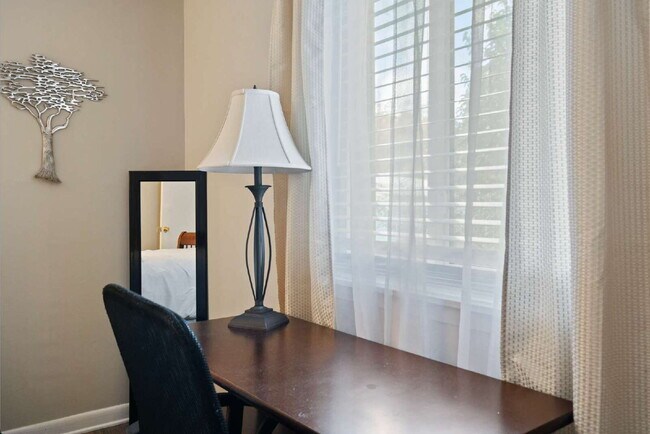 Building Photo - Fully Furnished Apartment in the Heart of Durham!