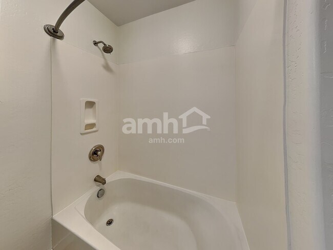 Building Photo - 10124 E Isleta Ave